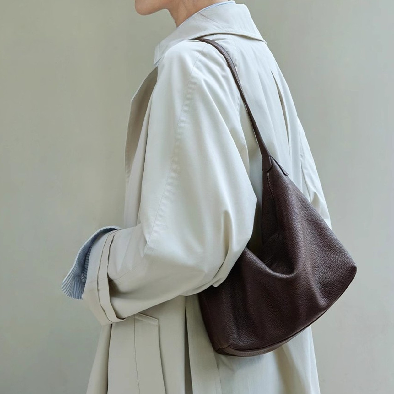 Leisure One-shoulder Slung Commuter Zipper